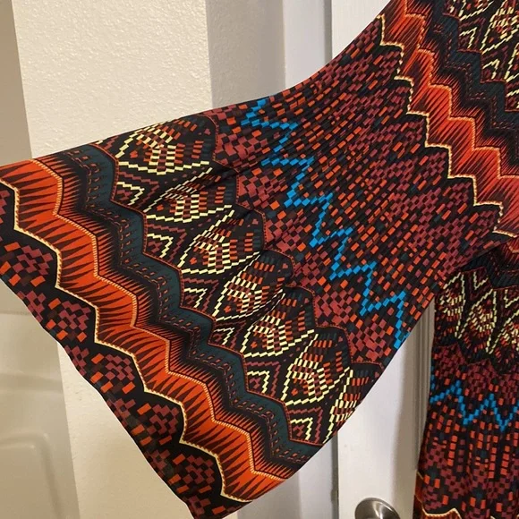 Cato Women's Pullover Plunge Crew Neck Pleated Top Geometric Tunic Size 26/28 - Picture 4 of 12